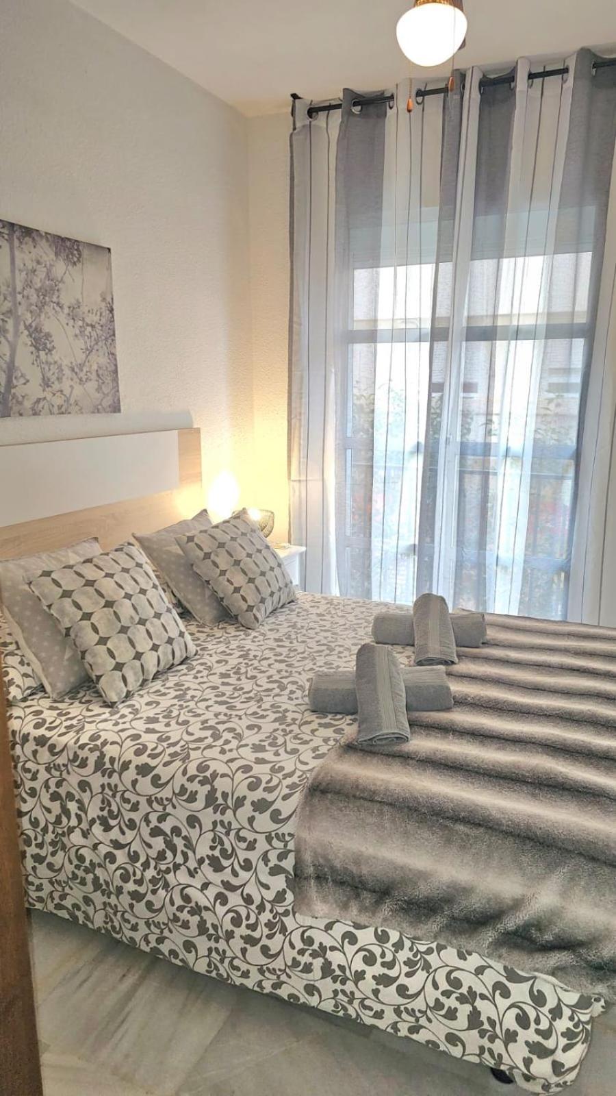 Ideal Holiday Apartment One Bedroom City Center مالقة المظهر الخارجي الصورة