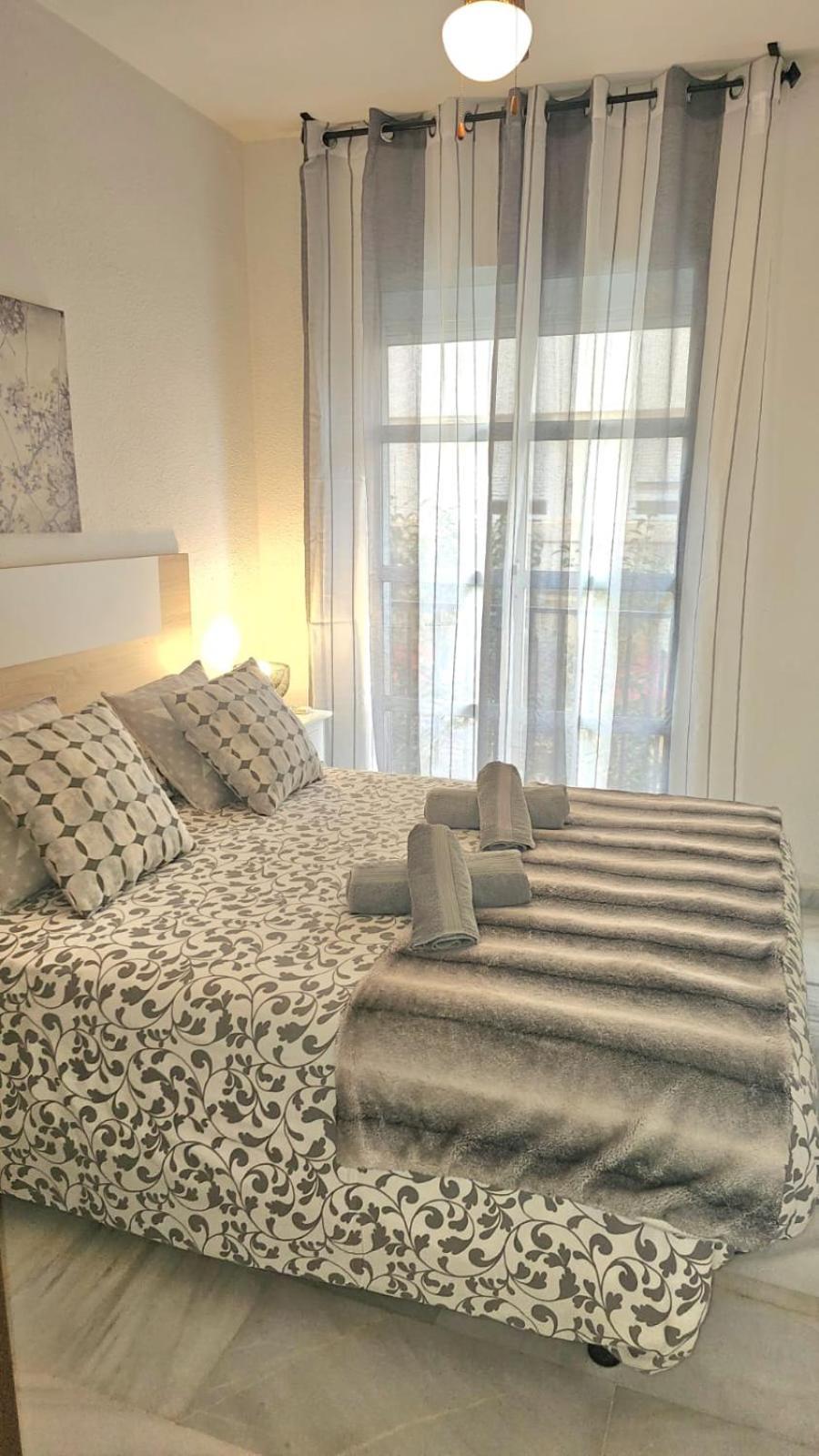 Ideal Holiday Apartment One Bedroom City Center مالقة المظهر الخارجي الصورة