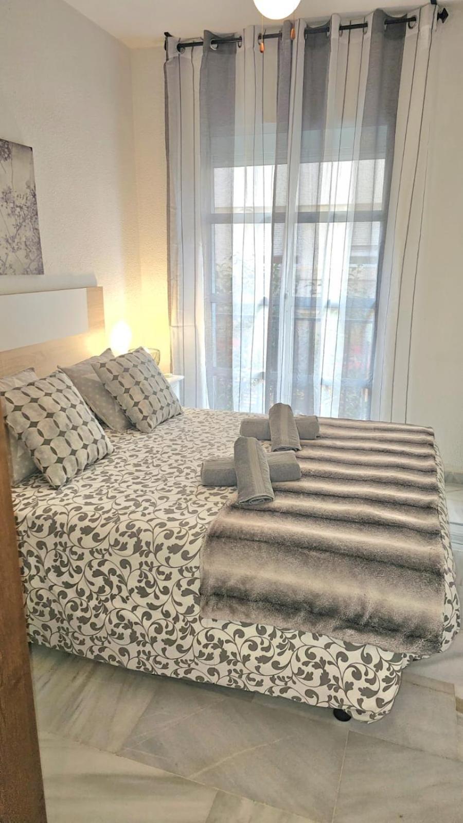 Ideal Holiday Apartment One Bedroom City Center مالقة المظهر الخارجي الصورة