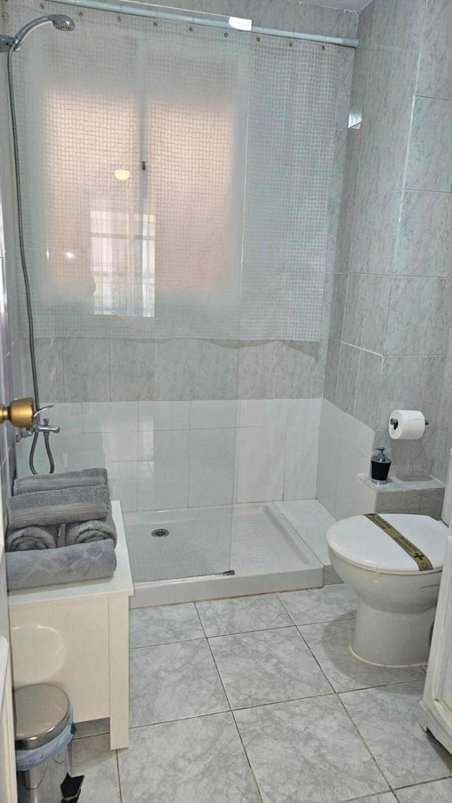 Ideal Holiday Apartment One Bedroom City Center مالقة المظهر الخارجي الصورة