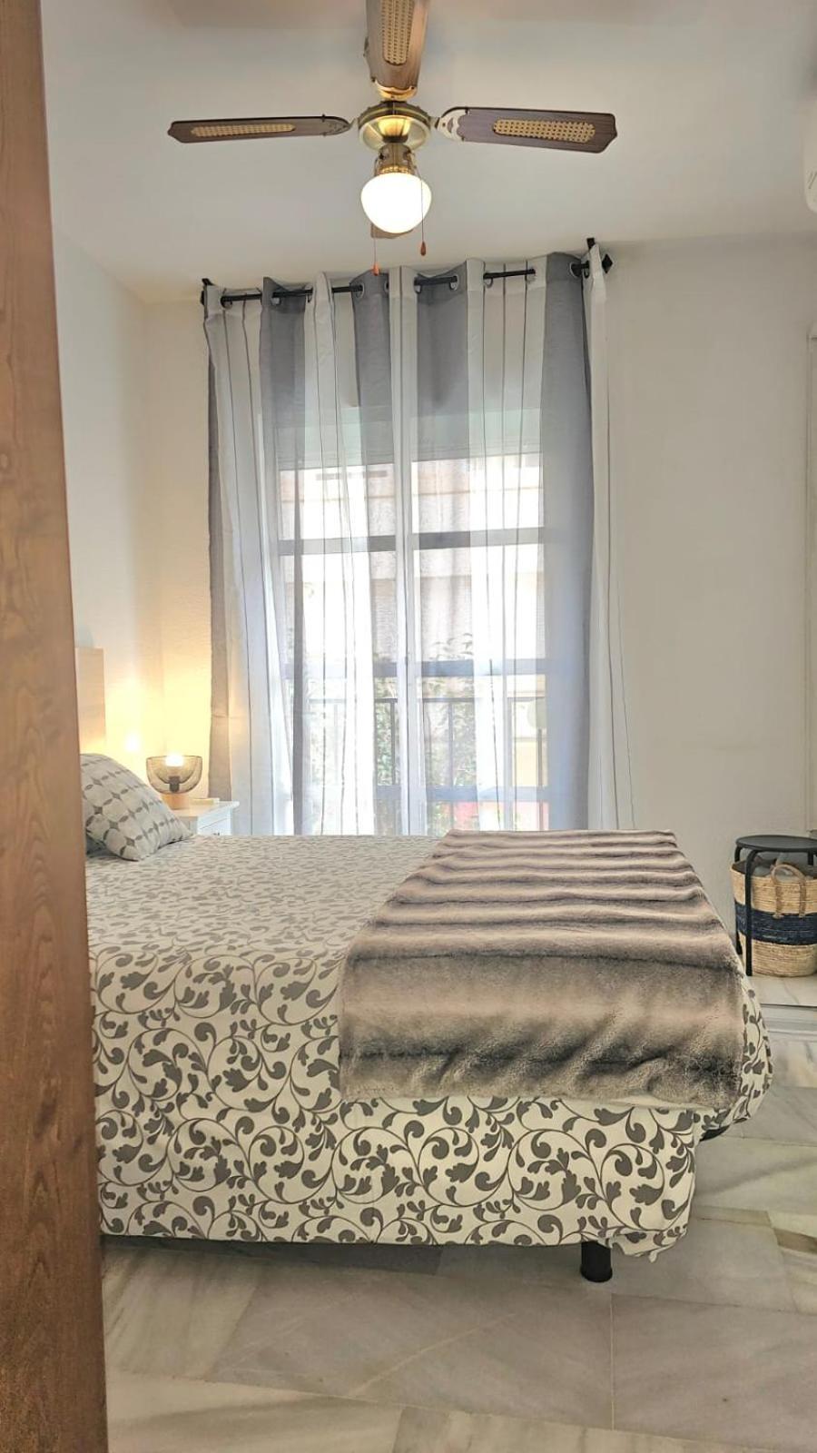Ideal Holiday Apartment One Bedroom City Center مالقة المظهر الخارجي الصورة