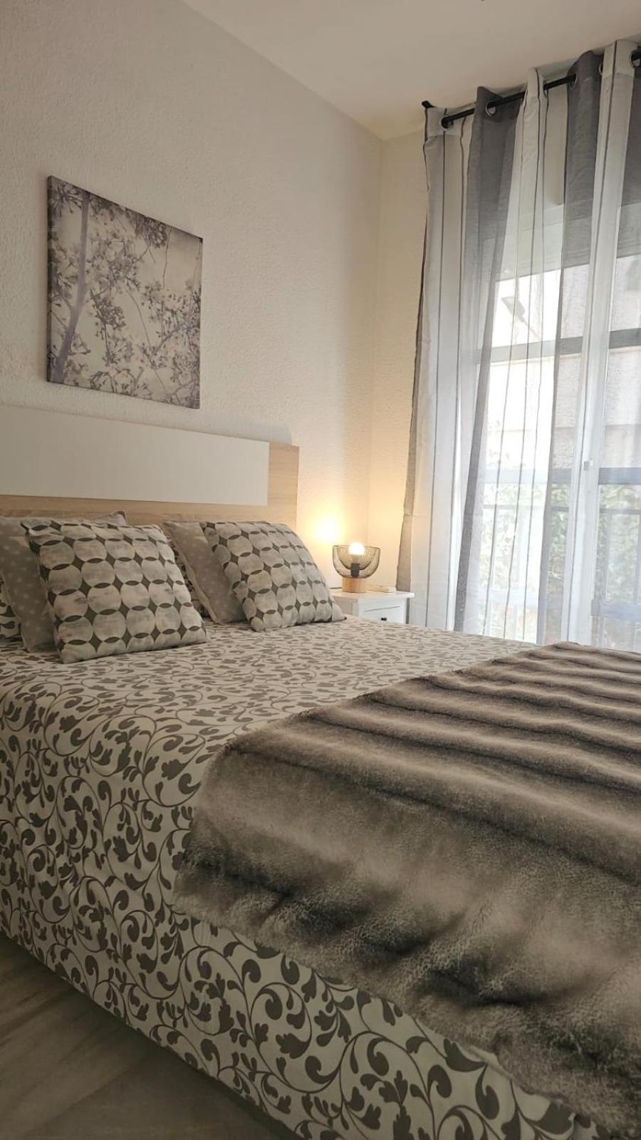 Ideal Holiday Apartment One Bedroom City Center مالقة المظهر الخارجي الصورة